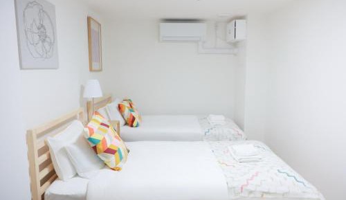Quadruple Room with Private Bathroom
