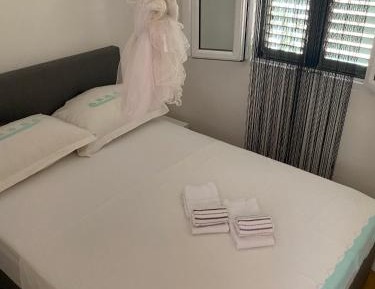 One-Bedroom Holiday Home