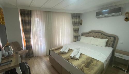 Deluxe Double Room (2 Adults + 1 Child)