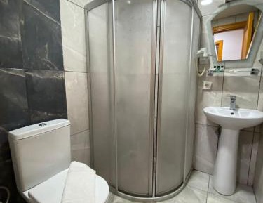 Deluxe Double Room (2 Adults + 1 Child)