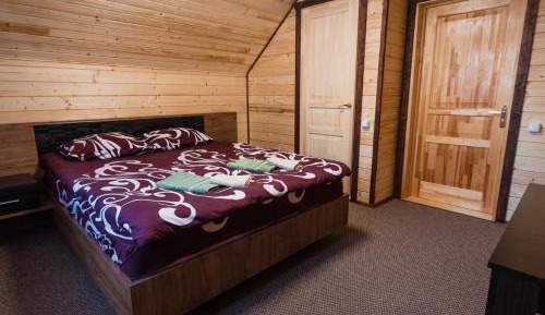 Room #677236003
