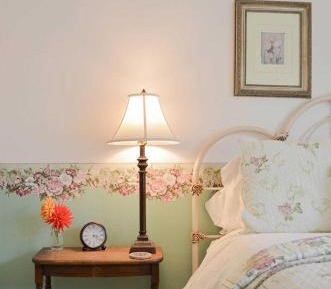 Annie's Room - Standard Queen 