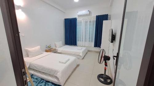 Twin Room with Shared Bathroom