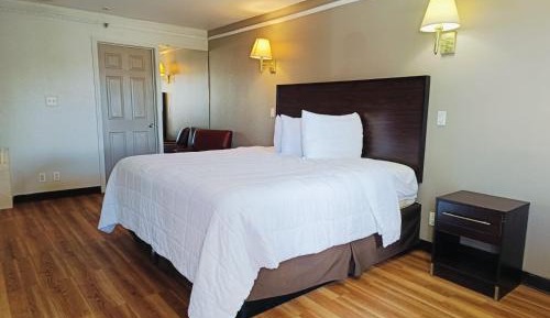 1 Suite King Bed Non-Smoking Jacuzzi Tub