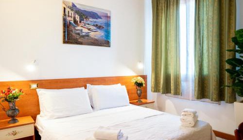 Single Room with Shared Bathroom
