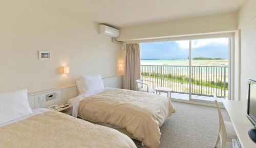Twin Room with Sea View - Non-Smoking
