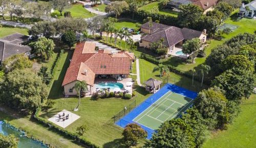 Six-Bedroom Villa 