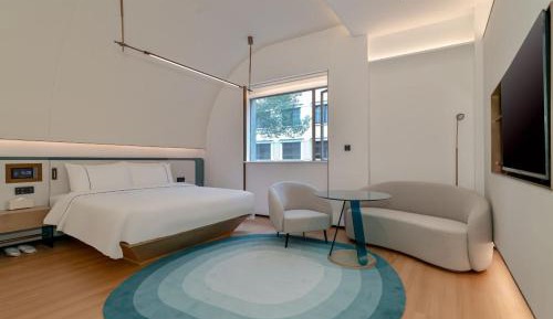 Deluxe King Room