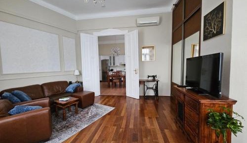 One-Bedroom Apartment with City View