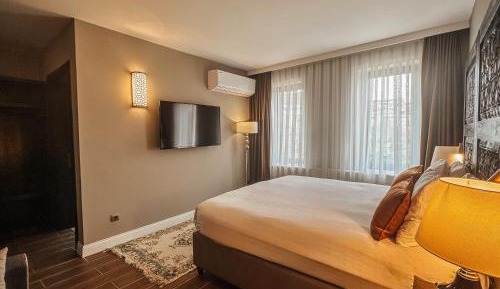 Deluxe Queen Room