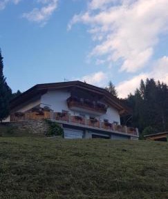 Two-Bedroom Apartment with Mountain View