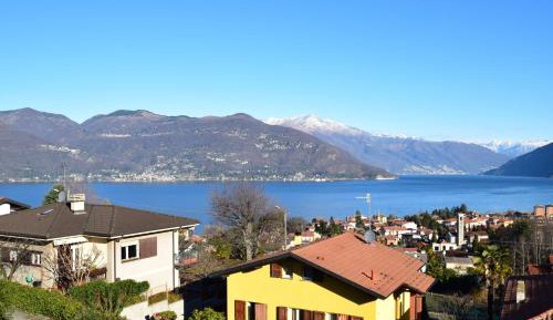 Apartment with Lake View