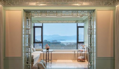 Romance Room, Lakeview