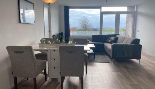 One-Bedroom Apartment with Balcony