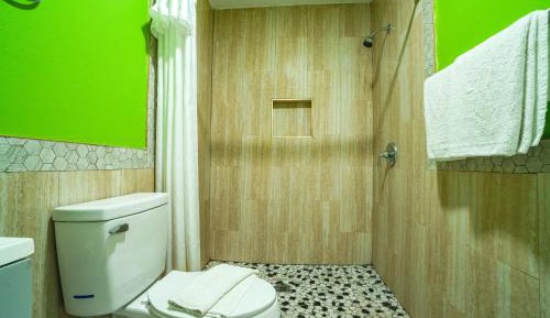 3 Queen Beds with Kitchenette