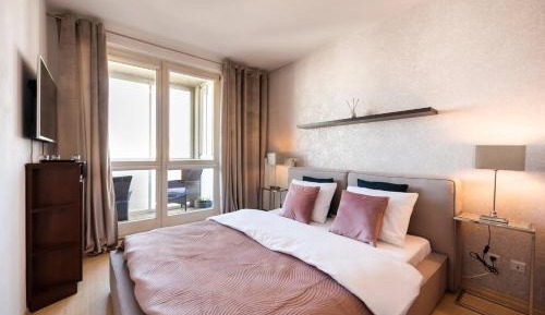 One-Bedroom Apartment with Balcony