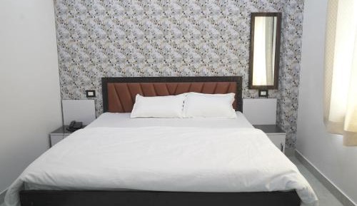 Deluxe Double Room (2 Adults + 1 Child)