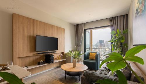 Three-Bedroom Apartment with Balcony