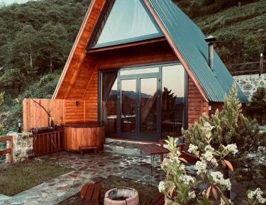 Deluxe Two-Bedroom Apartment with Garden View