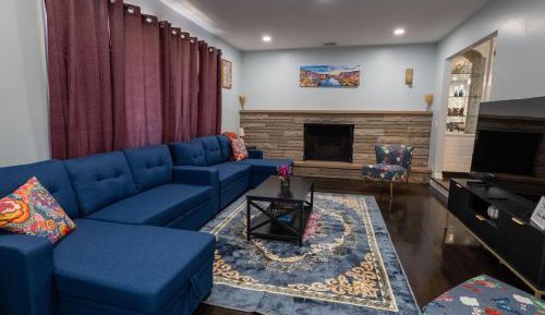 Three-Bedroom Deluxe Apartment