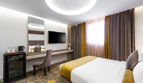 Deluxe Suite