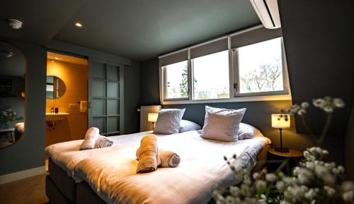 Twin Room with Private Bathroom