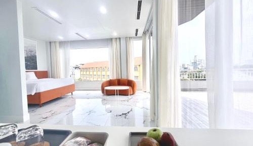 Deluxe King Suite