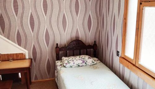 Single Room with Shared Bathroom