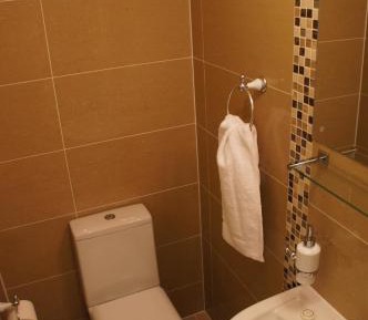 Single Room - Private Bathroom