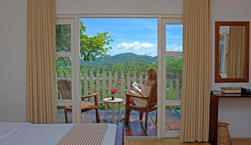 Double or Twin Room with Mountain View