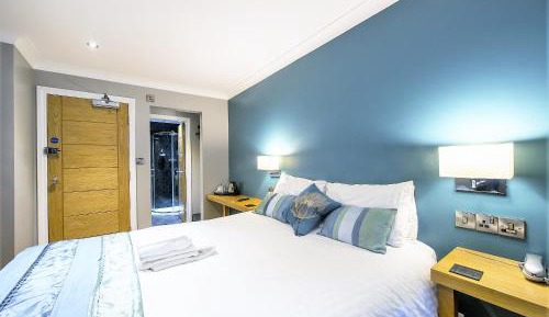 Double Room with Private Bathroom