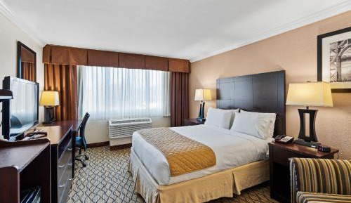 ADA Queen Bedroom Disability Access