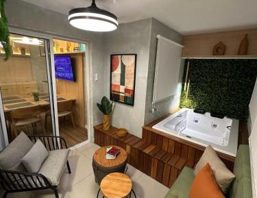 Deluxe Queen Studio 