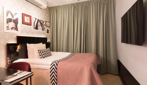 Cozy Single Room without Window