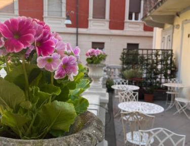 Double Room with French Bed and Balcony