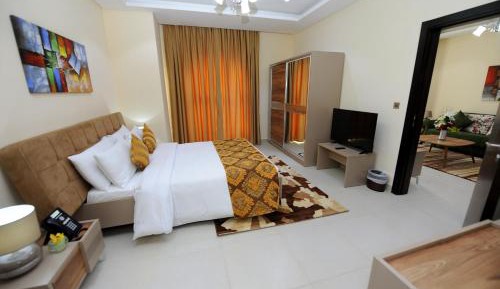 Deluxe One-Bedroom Apartment