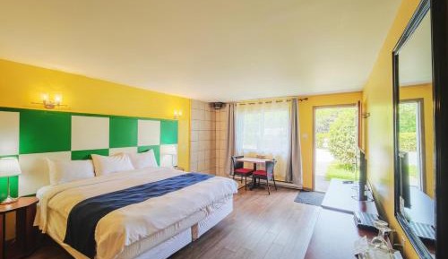 Deluxe King Room