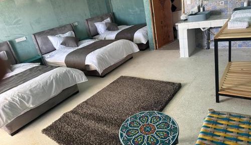 Deluxe Room (1 adult + 1 child)