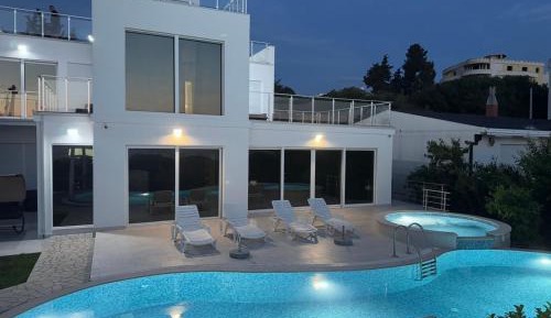 Villa - Beach Front