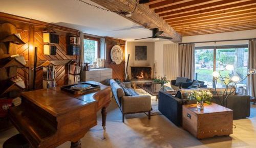 Villa with Garden View