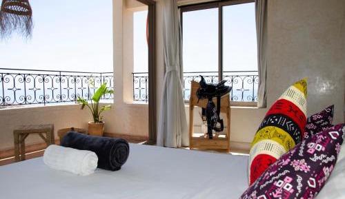 Deluxe Queen Suite