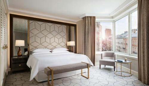 Executive Suite, Club lounge access, 1 King, City view