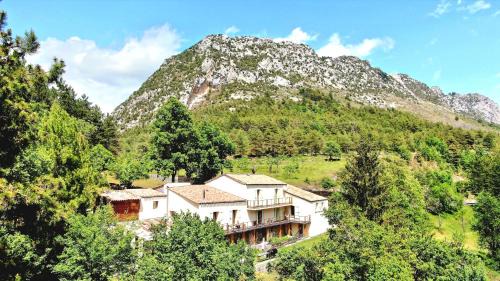 Three-Bedroom Apartment with Mountain View