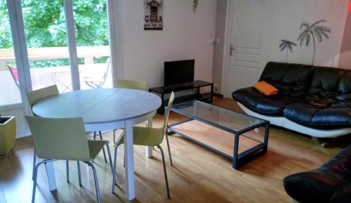 Four-Bedroom Apartment with Balcony 