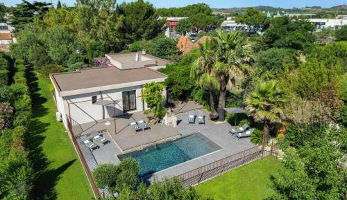 Six-Bedroom Villa 
