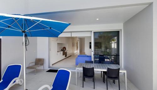 Two-Bedroom Apartment Swim Out - Lap Pool with Sun Loungers