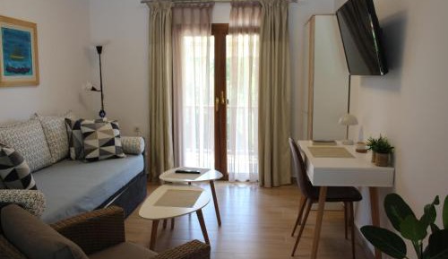 Two-Bedroom Deluxe Apartment with Balcony