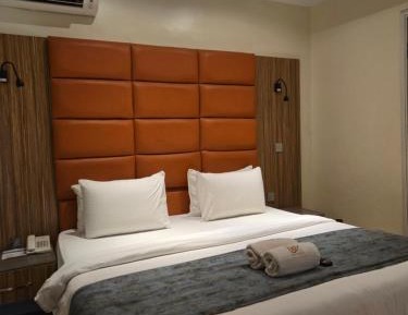 Deluxe King Suite