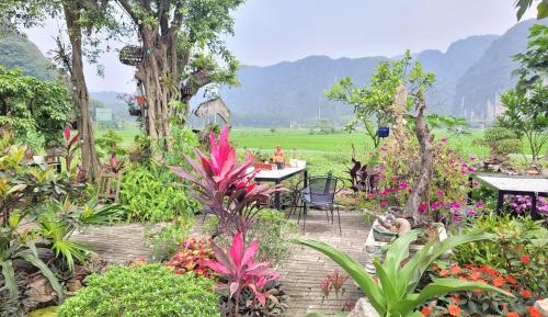 Family Room with Mountain View