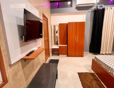 Deluxe Room (2 Adults + 1 Child)